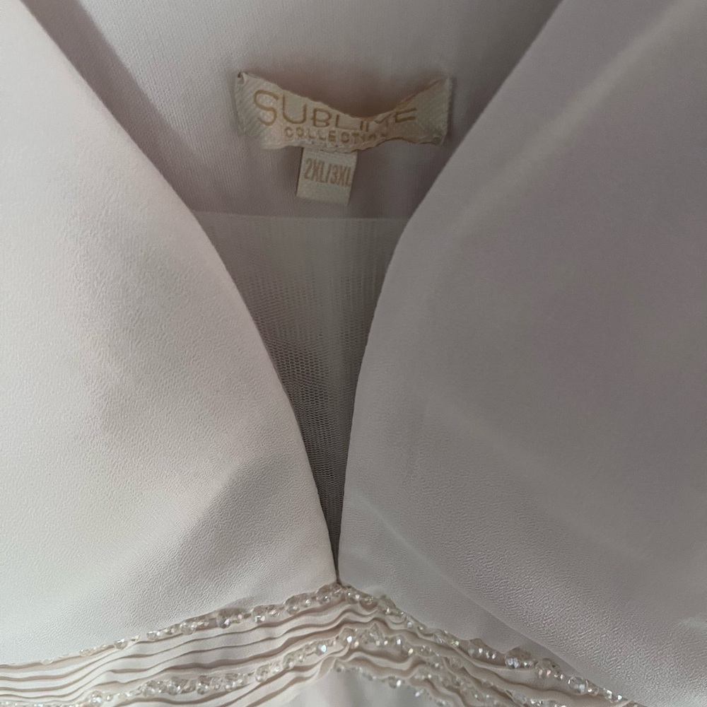 Sublime Collection Women's Elegant White Chemise